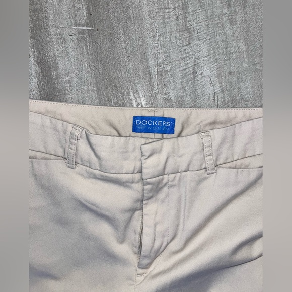 Women’s Dockers pants - Picture 2 of 3